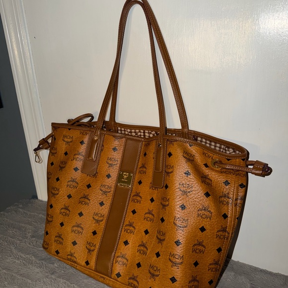 MCM Liz Reversible Visetos Tote Bag - Picture 7 of 17